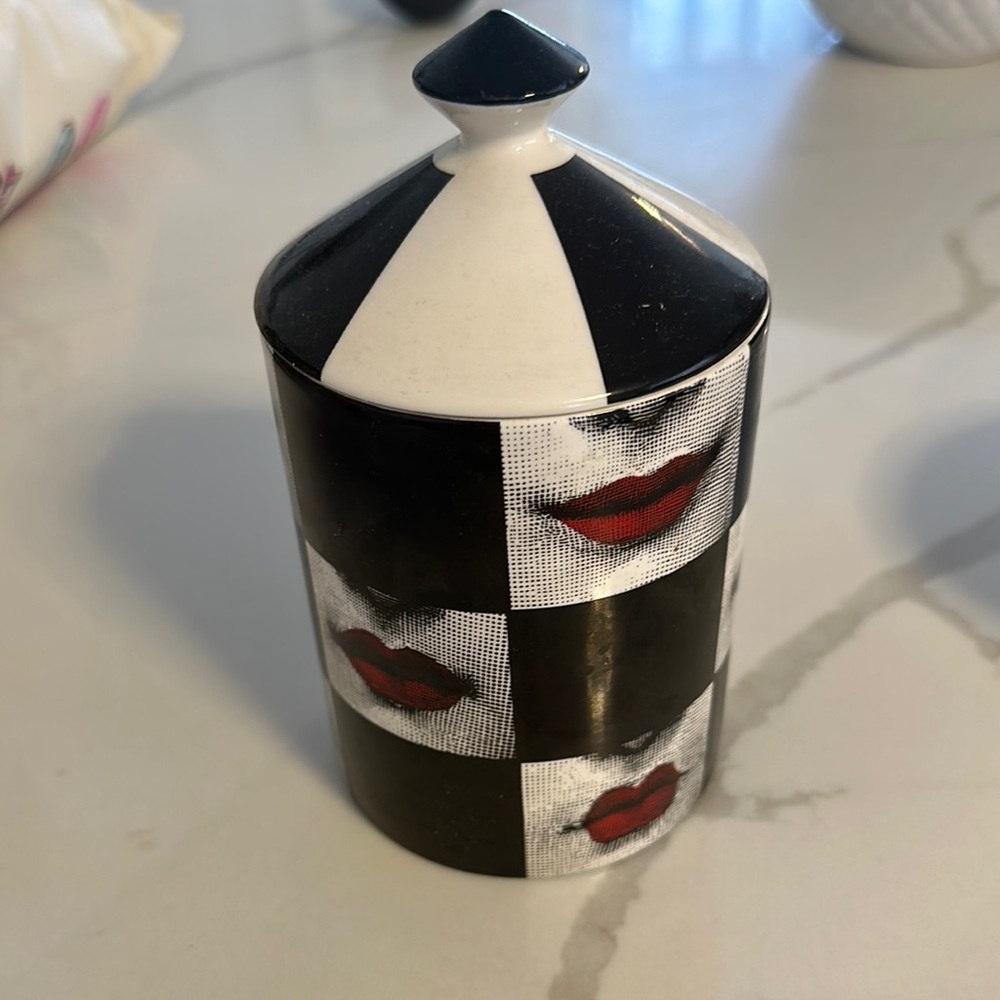 Black and White Decorative Jar with Red Lips Design